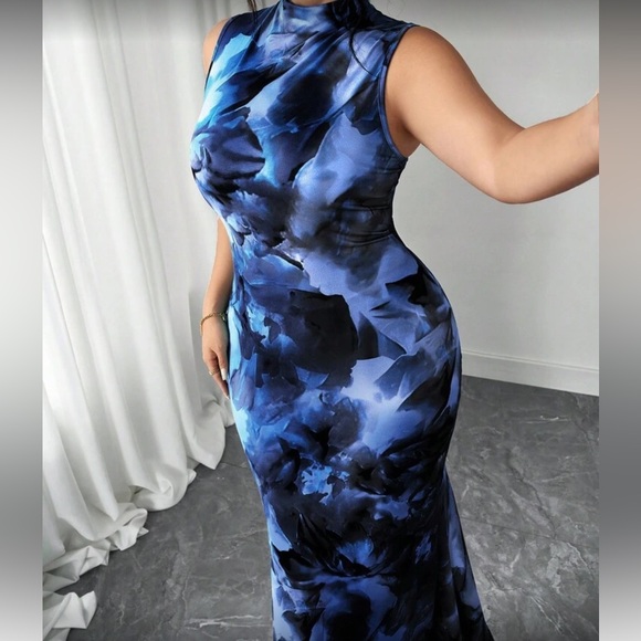 Elegant Blue Floral Maxi Dress - Picture 4 of 8
